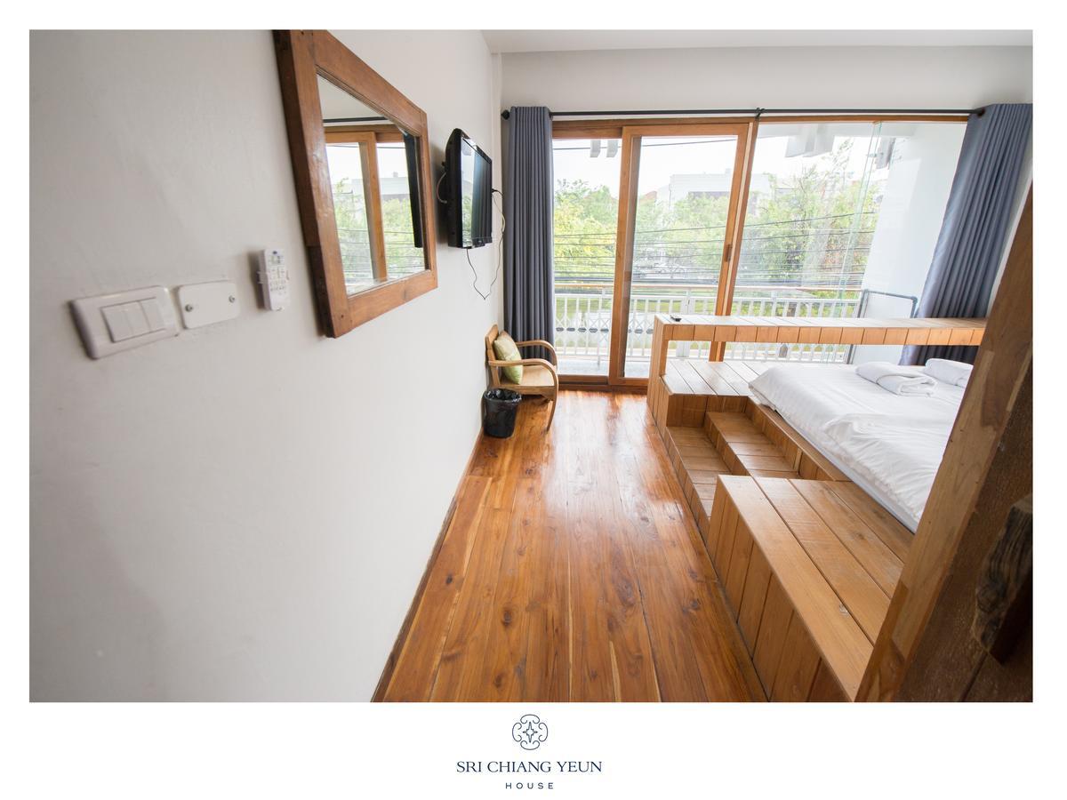 Sri Chiang Yeun House Hotel Chiang Mai Bagian luar foto