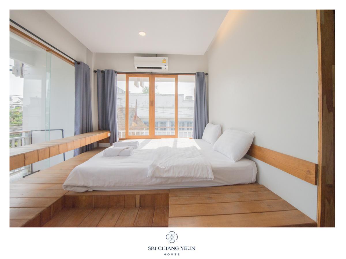 Sri Chiang Yeun House Hotel Chiang Mai Bagian luar foto