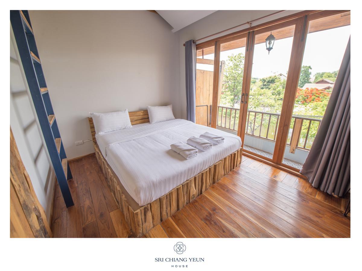 Sri Chiang Yeun House Hotel Chiang Mai Bagian luar foto