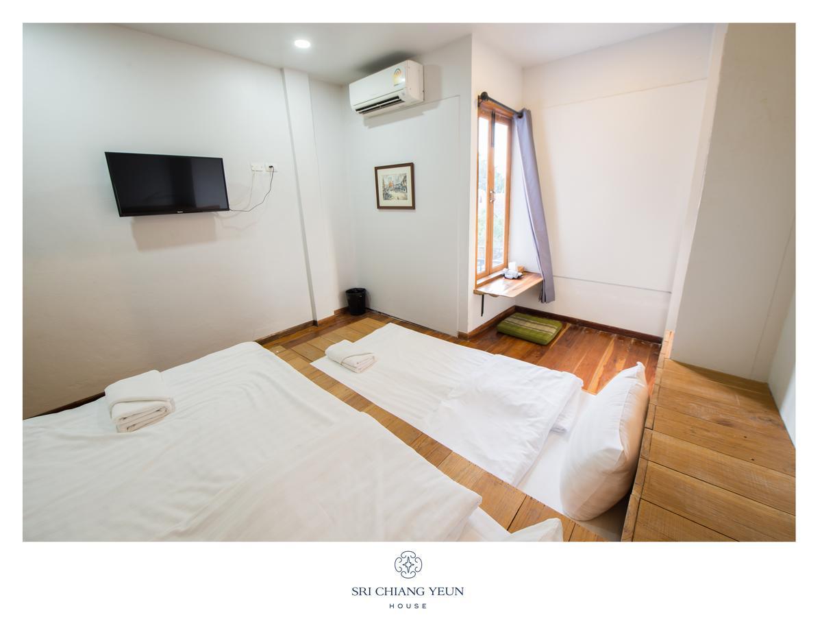 Sri Chiang Yeun House Hotel Chiang Mai Bagian luar foto