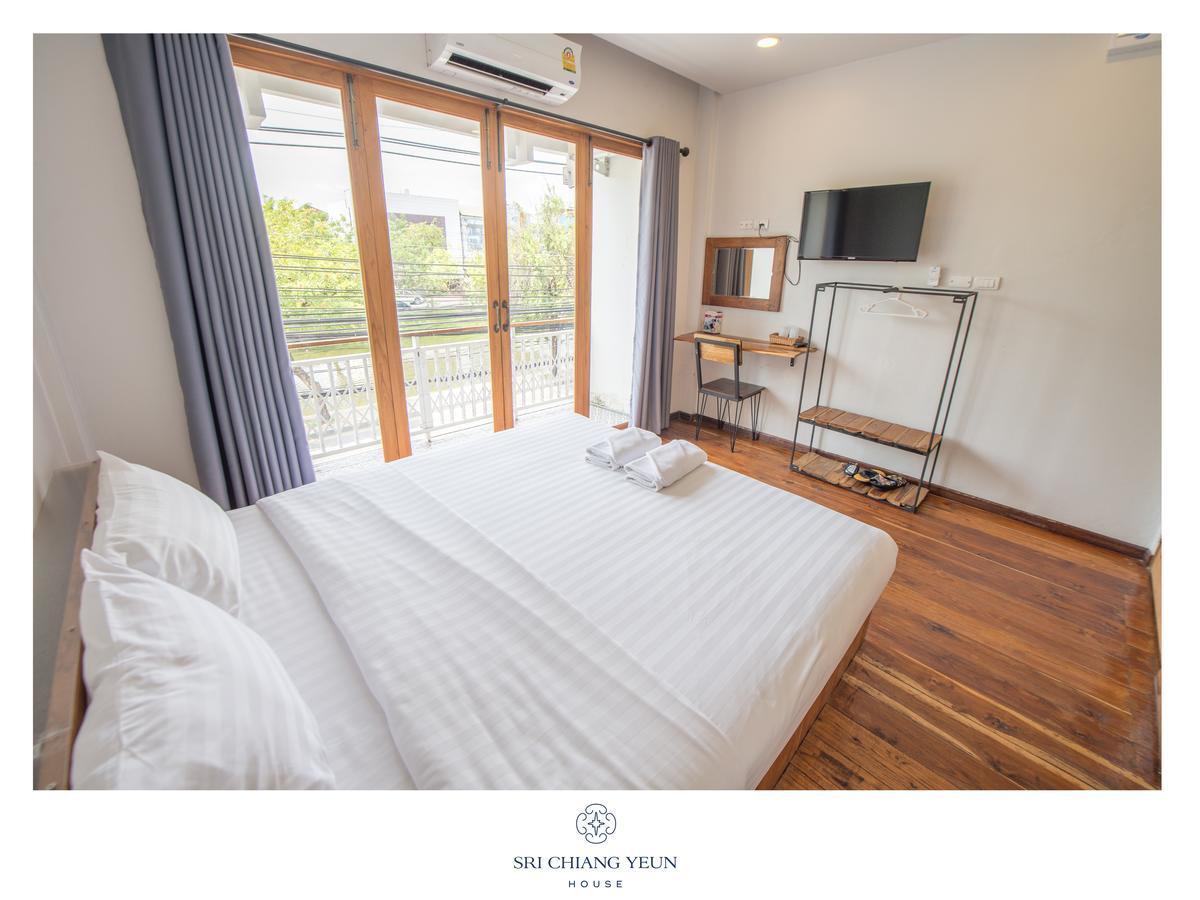 Sri Chiang Yeun House Hotel Chiang Mai Bagian luar foto