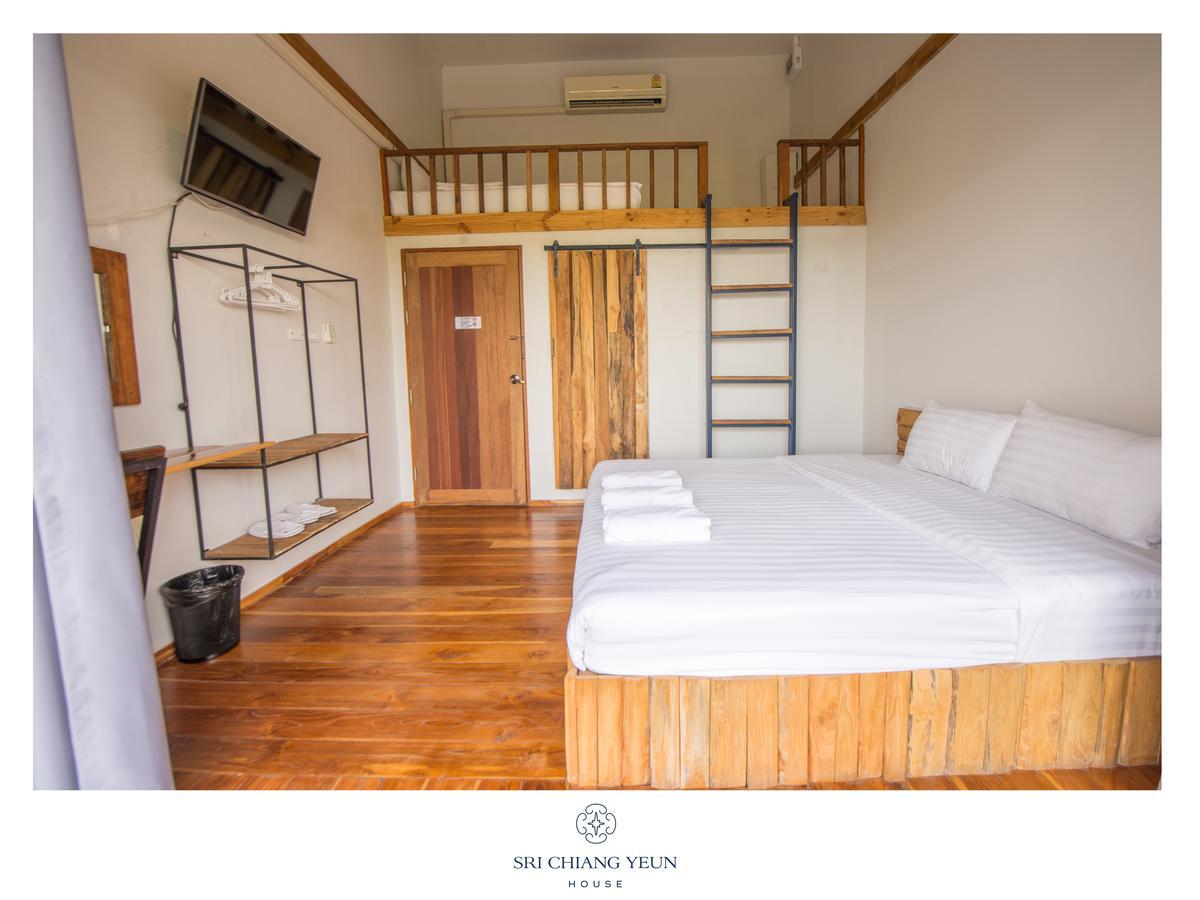 Sri Chiang Yeun House Hotel Chiang Mai Bagian luar foto