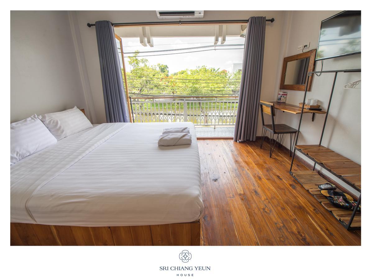 Sri Chiang Yeun House Hotel Chiang Mai Bagian luar foto