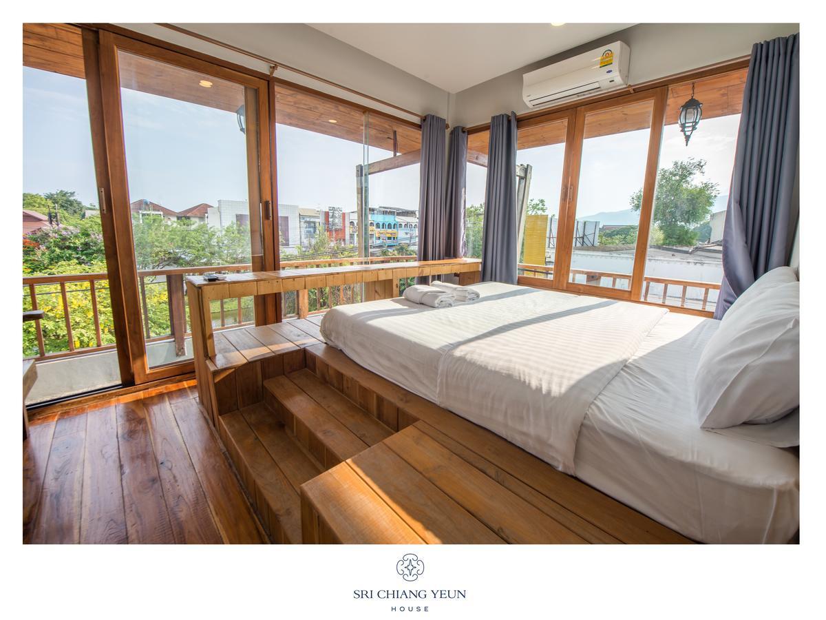 Sri Chiang Yeun House Hotel Chiang Mai Bagian luar foto