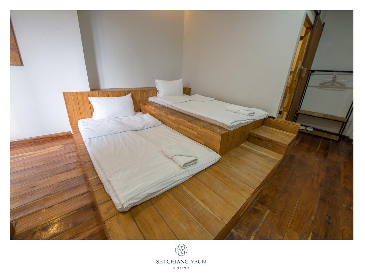 Sri Chiang Yeun House Hotel Chiang Mai Bagian luar foto