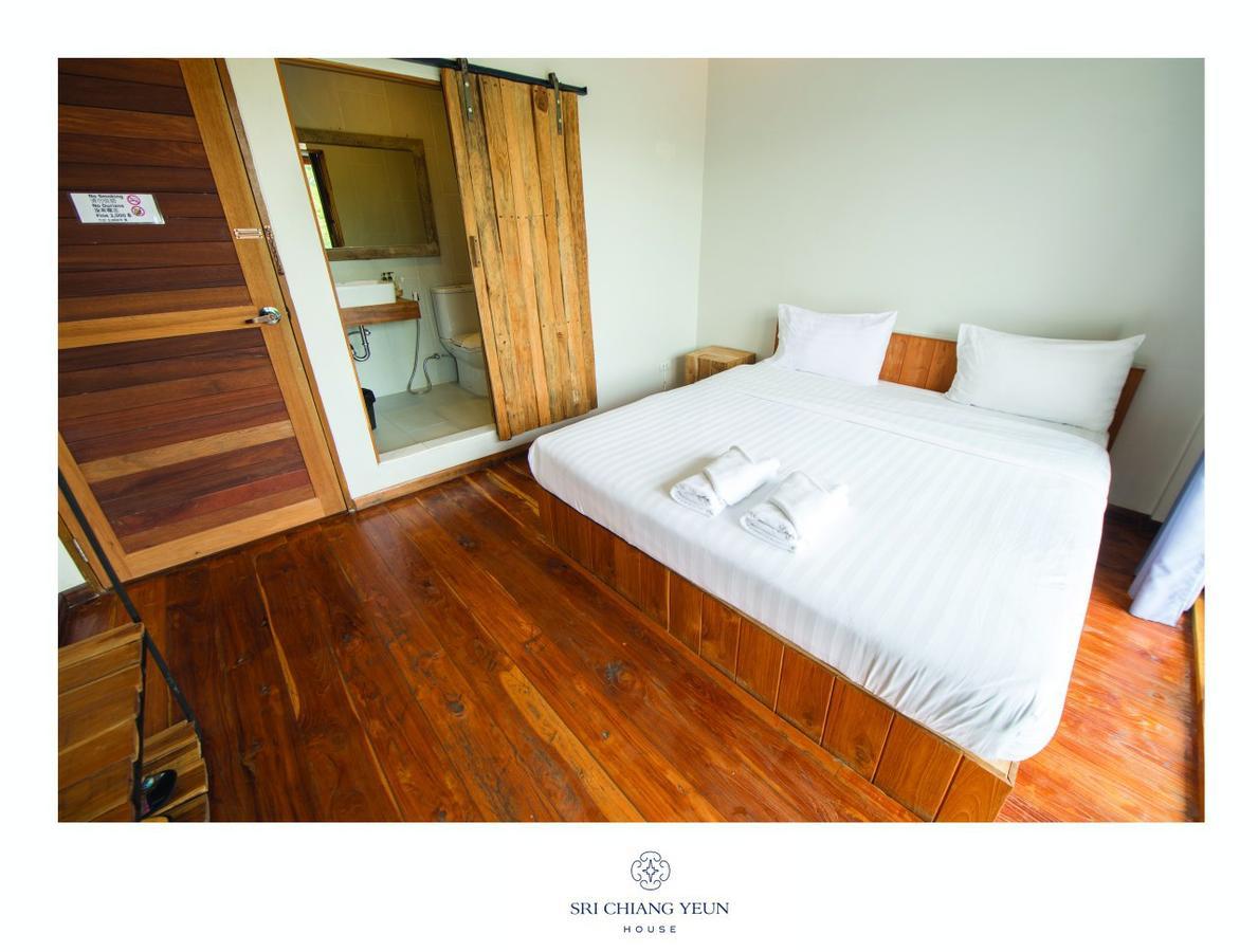 Sri Chiang Yeun House Hotel Chiang Mai Bagian luar foto