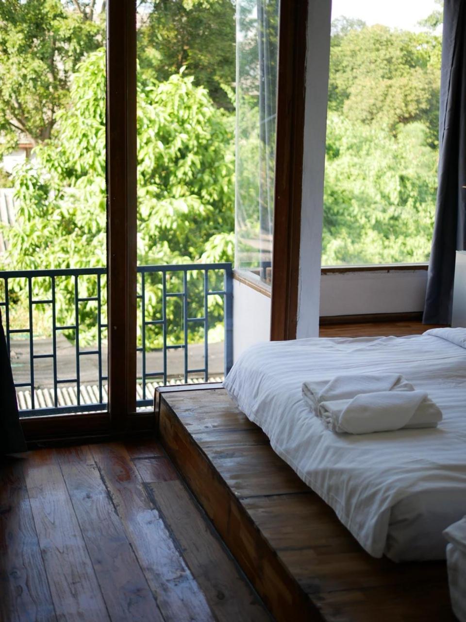 Sri Chiang Yeun House Hotel Chiang Mai Bagian luar foto