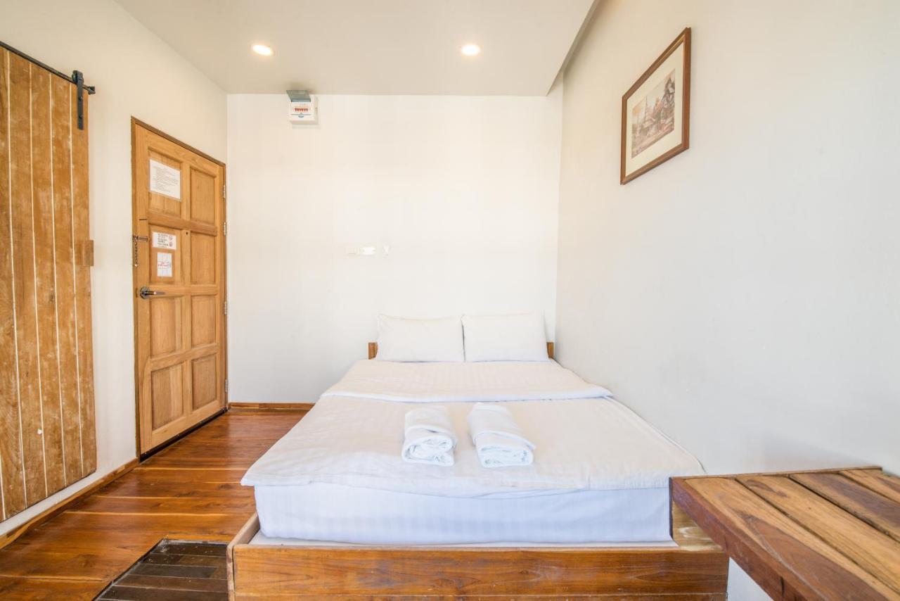 Sri Chiang Yeun House Hotel Chiang Mai Bagian luar foto