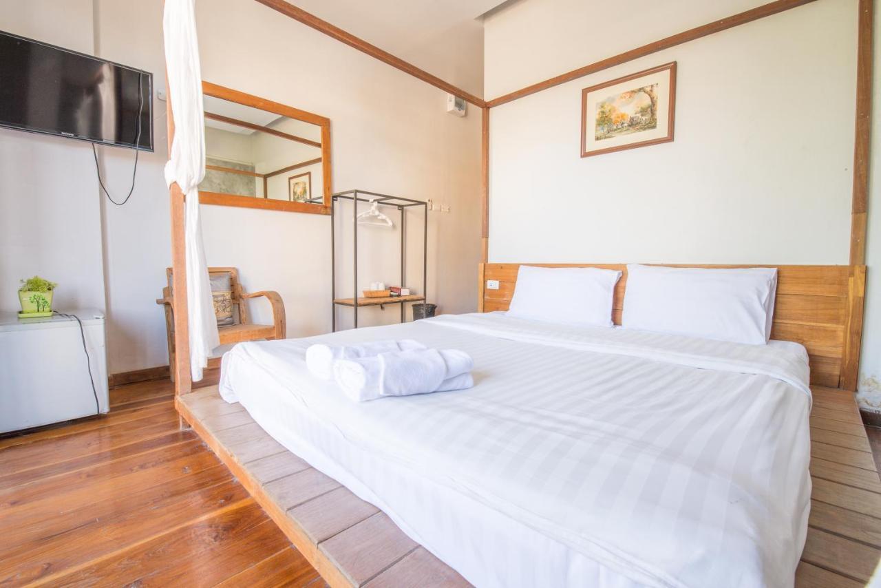 Sri Chiang Yeun House Hotel Chiang Mai Bagian luar foto