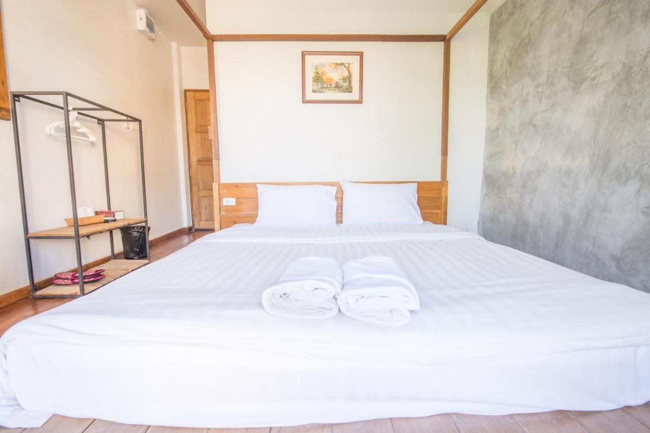 Sri Chiang Yeun House Hotel Chiang Mai Bagian luar foto