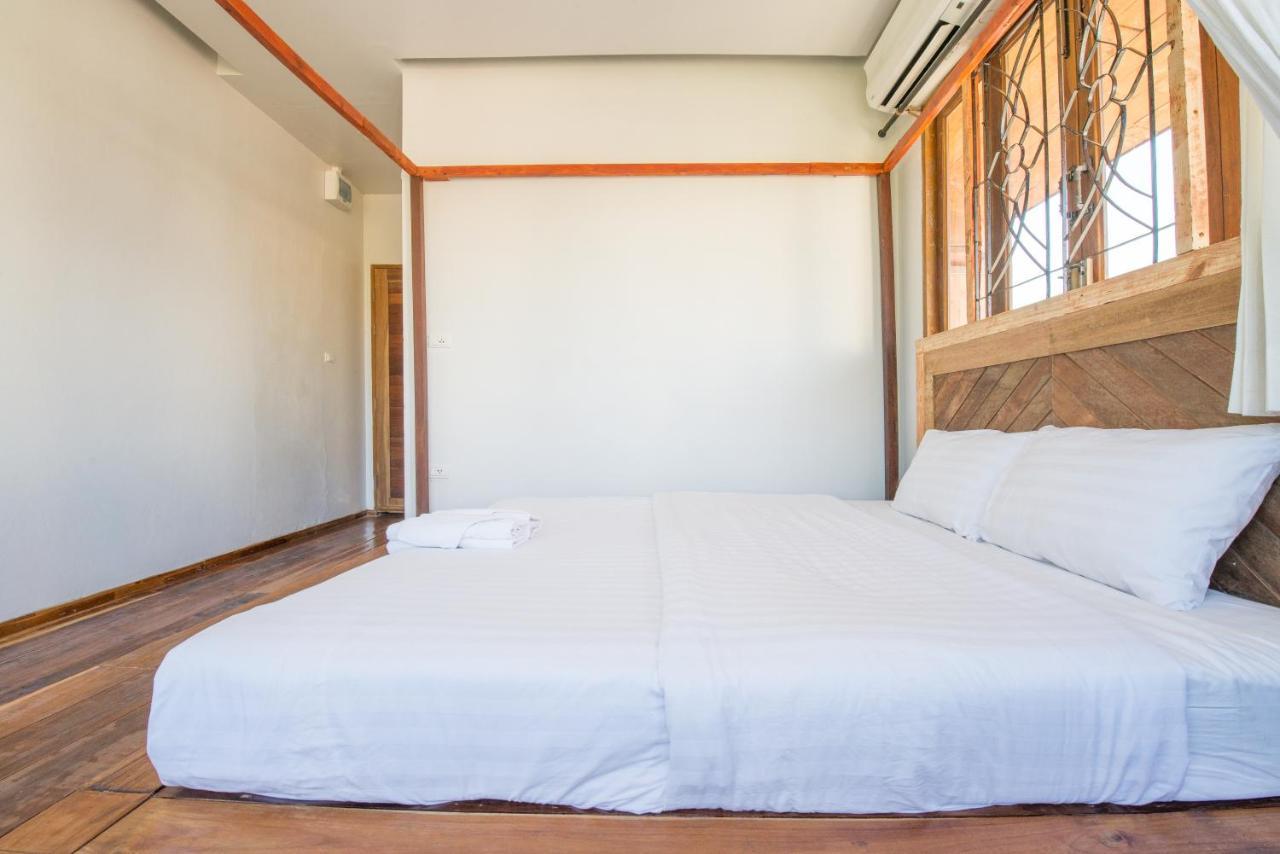 Sri Chiang Yeun House Hotel Chiang Mai Bagian luar foto